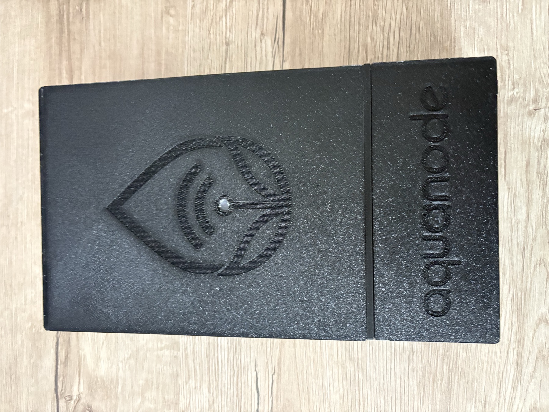 Detaliu al carcasei aquanode Flow 8